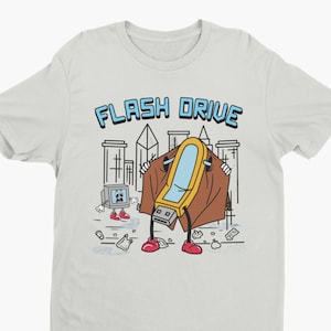 Op de afbeelding: Een wit T-shirt met een cartoonillustratie van een USB-stick die een bruine jas draagt en wegrent van een kleine computer. De tekst "FLASH DRIVE" is in blauw boven de illustratie gedrukt.