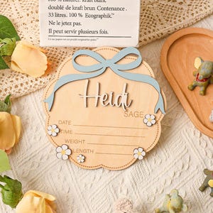 Aangepaste vlinderdas bloemvorm geboortestatistieken, Hello World, ziekenhuis pasgeboren aankondiging, houten naamaankondigingsbord, cadeau voor nieuwe moeder
