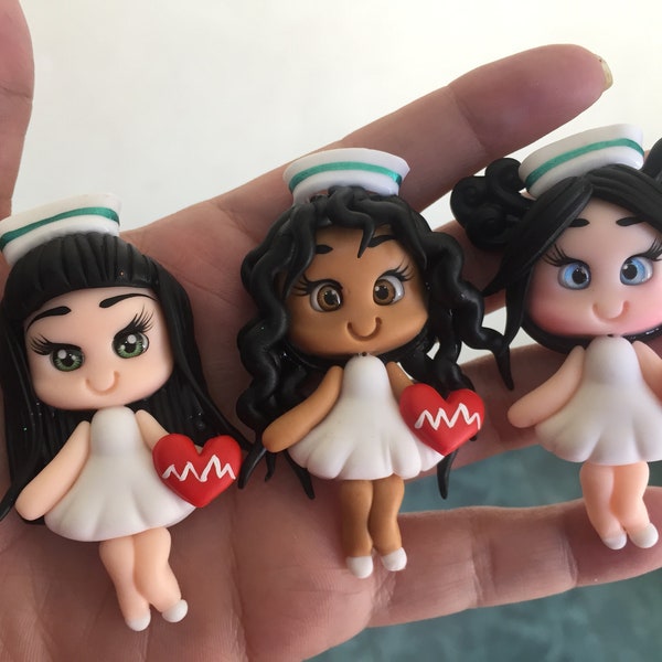 Muñecas de porcelana fría doctoras y enfermeras.