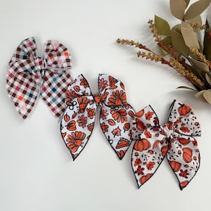 Thanksgiving clip hair bow | fall fable bow | baby toddler turkey bow | pumpkin sailer bow | fall plaid bow | turkey and pie bow | girl bow