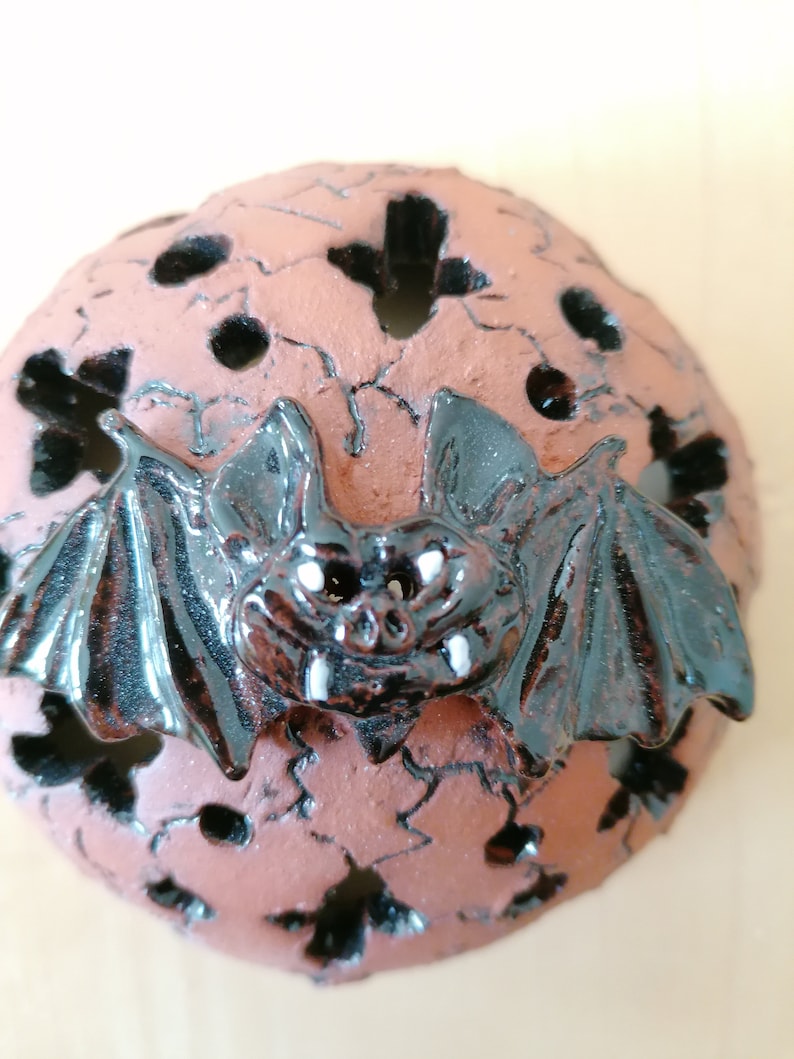 Bat lantern for placing glazed ceramic