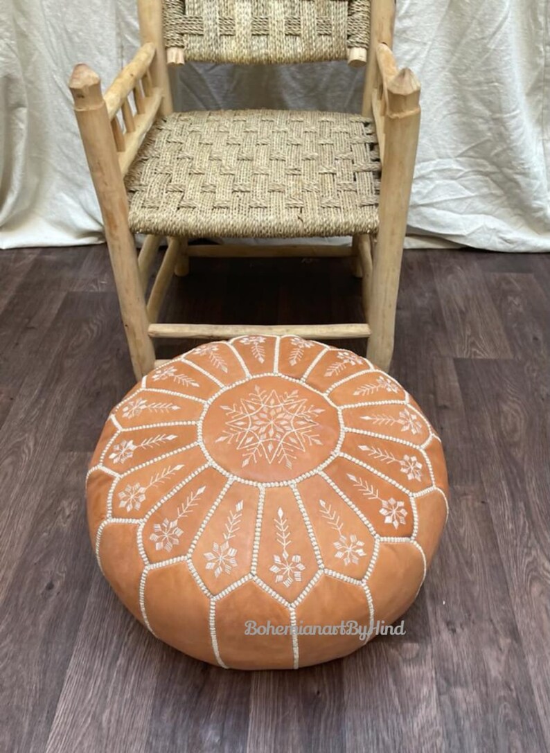 Puf marroquí de cuero TAN bordado; puf otomano, puf marroquí, decoración del hogar boho, puf bereber otomano taburete hecho a mano, puf imagen 4
