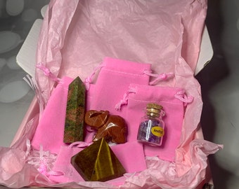Crystal gift set, crystal bundle, mystery box, gemstone starter kit, beginner crystal set, crystal point, crystal animal, crystal tower