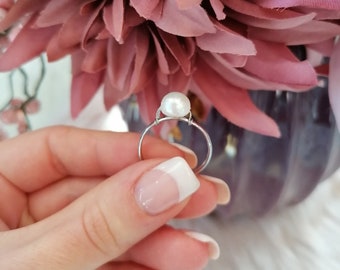 Süßwasser Perlen Ring aus Edelstahl in Silber, gedrehter Draht minimalistische Form