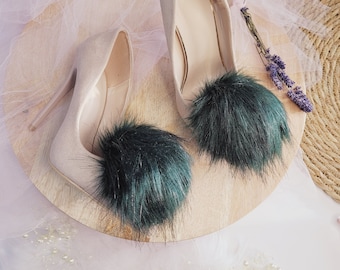 Fles groene Pom Pom Schoen clips, Bont Schoen Clips, Faux Fur accessoires voor schoenen, pom poms