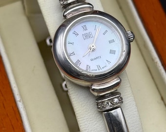 Vintage Carvel armbandsklocka i sterlingsilver med kubiska zirkoniadetaljer
