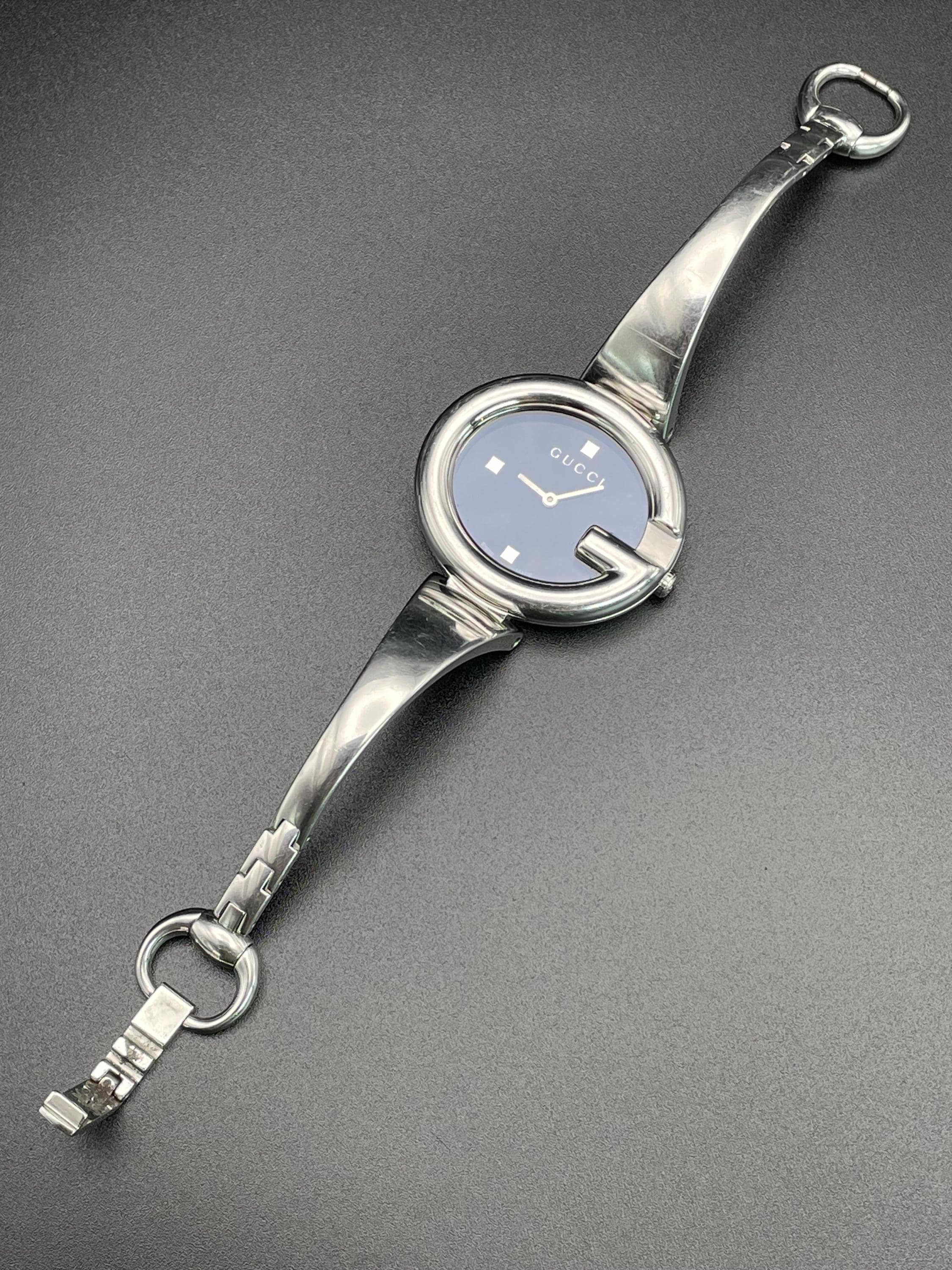 Gucci Guccissima 134.5 Quartz Bangle Watch Black Dial Kzk Vintage Gucci Guccissima Stainless Steel Bangle Watch, Black  main image 3
