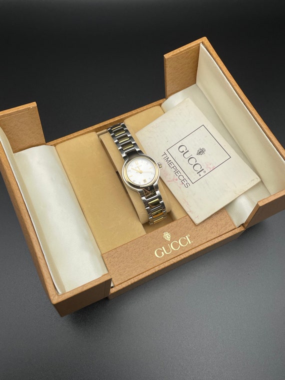 Vintage Gucci Women Wristwatch Gold Tone Case Swiss Made Analog Watch Auth Vintage Gucci Swiss Change Belt Gold Women main image 3