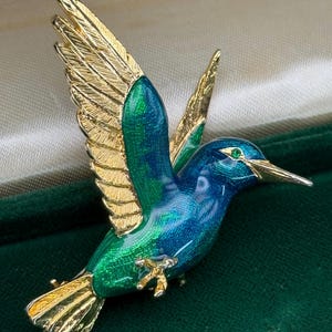 Vintage Bird brooch Figural Gold tone Enamelled  Gift for women Gift for her Mother  Valentines gift Christmas gift