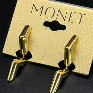 Vintage Monet Dropped Dangle Clip on earrings For women Gold tone Dangle earrings M earrings