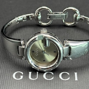 Vintage Gucci Ladies G logo Black dial watch Stainless steel Silver tone Bangle Perfect condition For Women Checked Woking