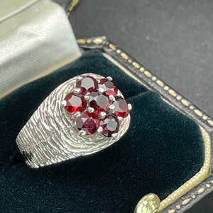 Bague en argent avec pierres précieuses de grenat vintage, déclaration de grappe, pierre précieuse en argent massif, bague Dom, ornée de pierres précieuses des années 50, tous les jours