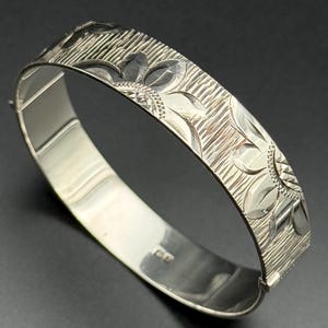 Vintage sterlingzilveren scharnierende armband, gegraveerd bloemdessin