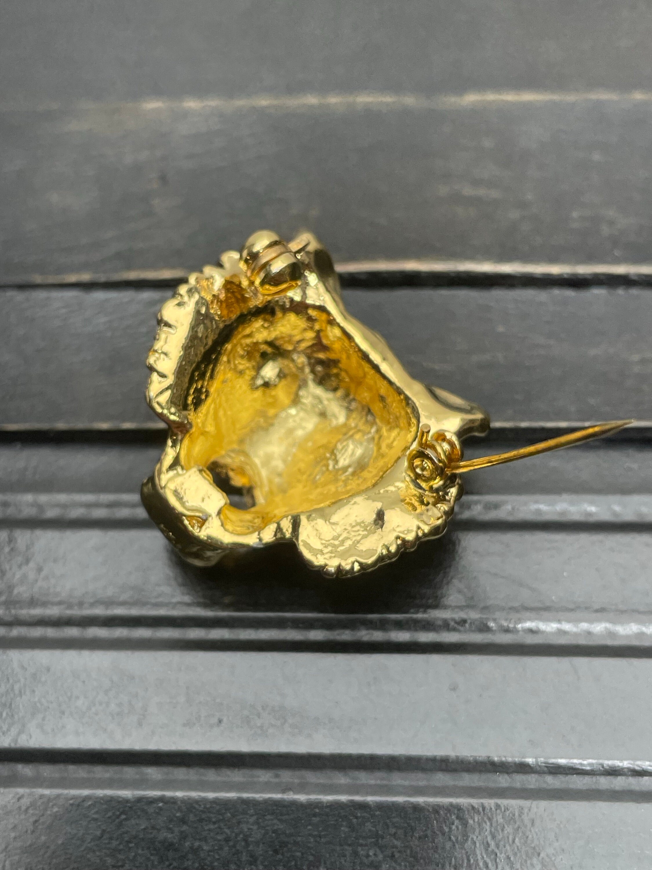 Broche Vintage Lion Plaqué Or Couvert De Strass Blancs - Oeil Noir - Très Bon état
