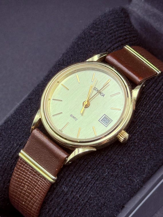 Vintage Sekonda Armbanduhr Gold-Ton für Frauen Damen Leder Armband Kalender