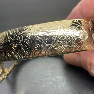 Vintage bangle bracelet For women Gold tone bracelet Bulky bracelet Floral bracelet Great condition Circa 80s Gift for her Christmas