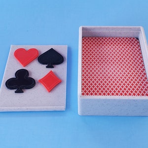 Scatola portaoggetti per carte da gioco. Contenitore in plastica PLA stampato in 3D per carte da gioco