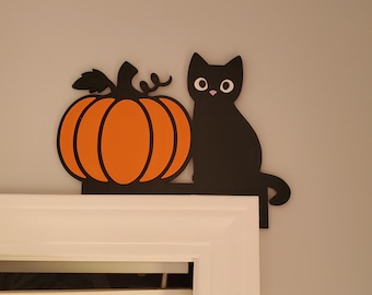 Dekoracja drzwi na Halloween Cat and Pumpkin. Straszna, słodka dekoracja jesienna