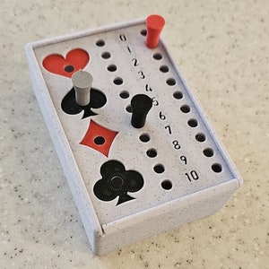 Euchre Scatola portaoggetti per carte da gioco con coperchio segnapunti. Contenitore in plastica PLA stampato in 3D per carte da gioco