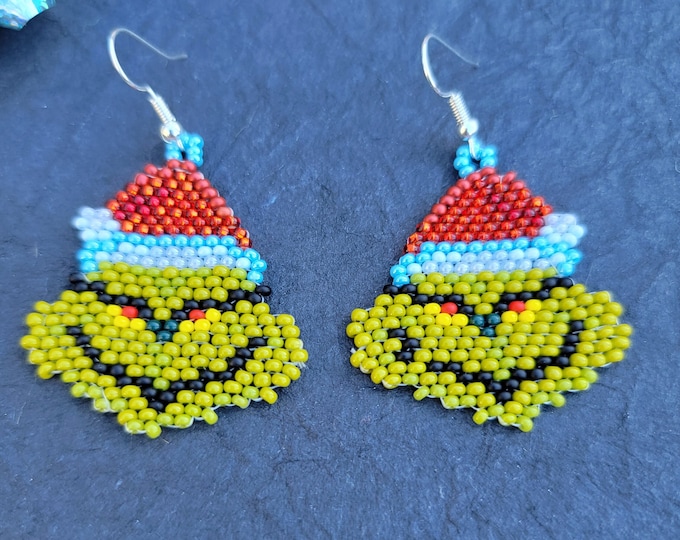 Calling all "Grinch" lovers.  Fun, handmade, beaded, Grinch face dangle earrings, by Be Dazzled Earrings perfect for your holiday outings
