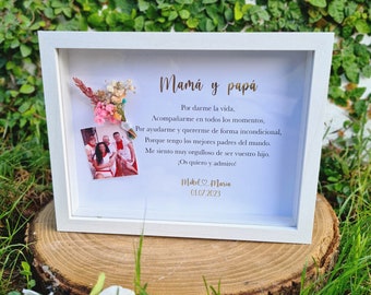 Personalized frames with preserved flowers
