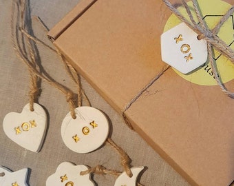 Set of 5 White and gold clay gift tags,toppers,birthday,wedding or party favour, party supplies, assorted shapes.