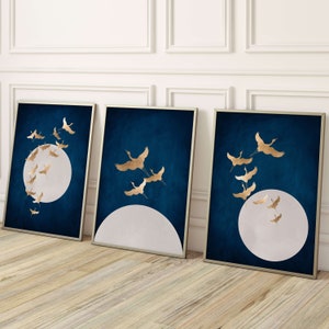 Grúas azules y arte de la pared de la luna, arte de la pared de oro, conjunto de 3 grabados, arte de la pared japonesa, pájaros voladores azul oscuro de la marina, arte japonés, minimalista, índigo