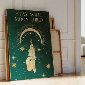 Stay Wild Moon Kind Druck · Smaragdgrün und Gold Dekor · Feminine Wand Kunst · Geburtstagsgeschenk · Poster · Boho Spiritual Decor Home