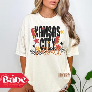 Erwachsene Kansas City Fußball | Häuptlinge | Unisex Komfort Farben | KC Tee, Spieltag Outfit, Kelce, Mahomes, Pfeilspitze, Sonntag Funday, Königreich