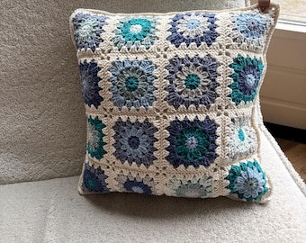 Häkelmuster für ein Kissen im holländischen Granny-Square-Stil