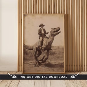 Cowboy Reitdinosaurier Vintage Fotografie Kunst Poster Druck, Western Jurassic, Dark Academia Gothic Occult Southwestern Aesthetic Home Decor