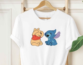 Camiseta de amigos lindos de Disney Pooh y Stitch, camiseta de amigos de Disney, camiseta sin mangas de Pooh y Stitch, camiseta de Winnie The Pooh, vacaciones familiares en Disneyland
