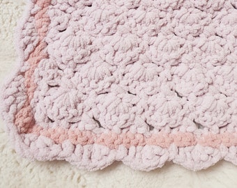 Manta rosa suave de chenilla para bebé hecha a mano