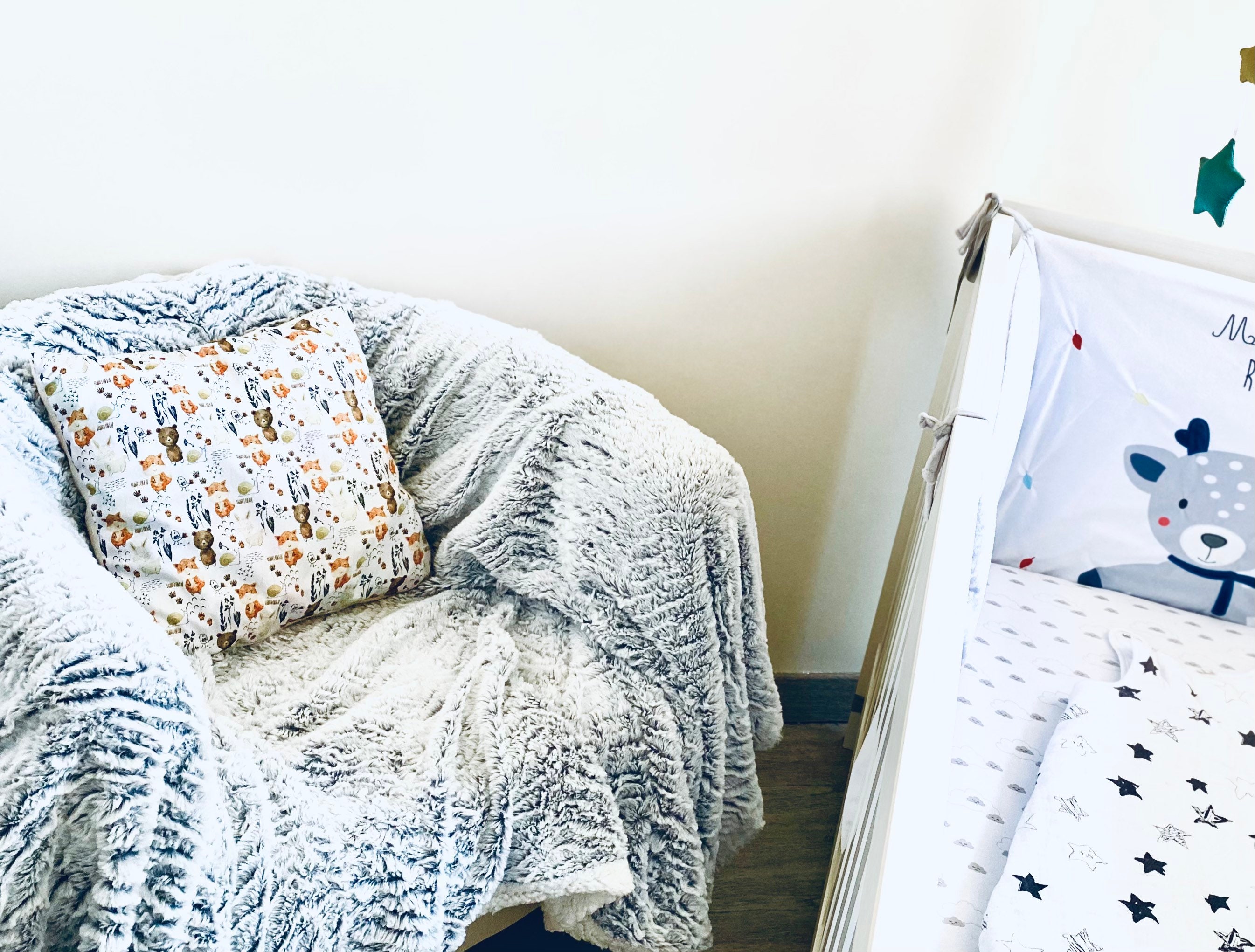 Coussins Blancs à Motif en Coton et Polaire