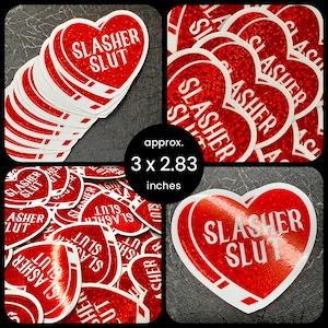 Pu&ograve; includere: Adesivi a forma di cuore con la scritta "SLASHER SLUT" in bianco su sfondo rosso glitterato. Ogni adesivo misura circa 7,6 x 7,2 cm. Gli adesivi hanno un bordo bianco e sono disposti in pi&ugrave; pile.