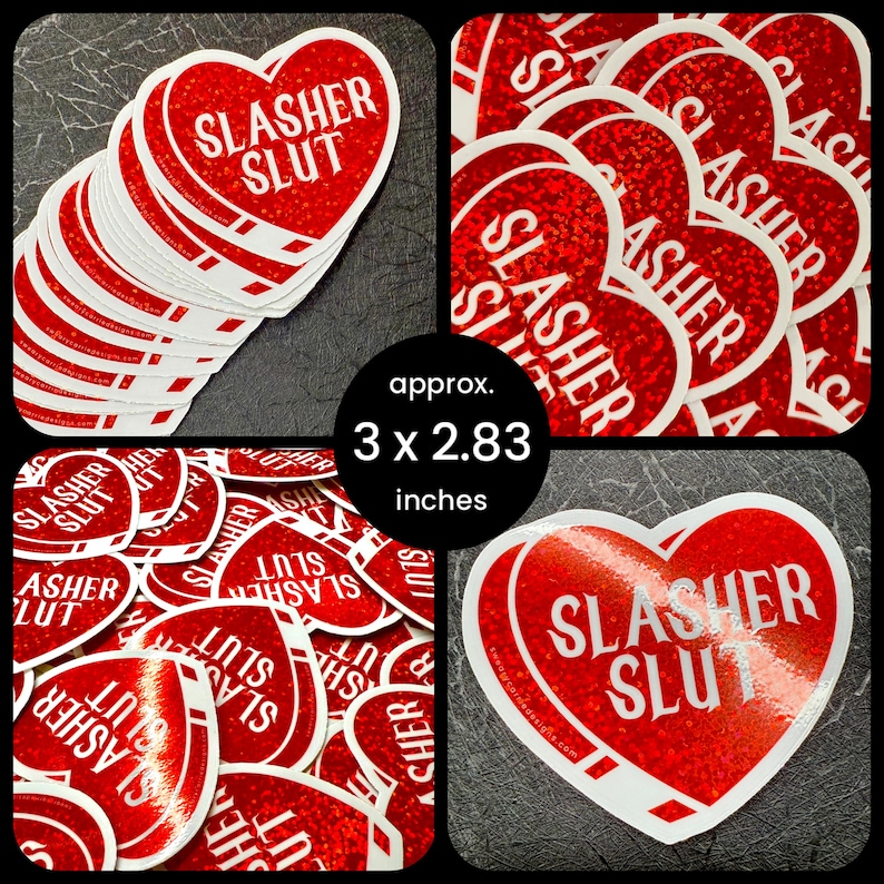 Pu&ograve; includere: Adesivi a forma di cuore con la scritta "SLASHER SLUT" in bianco su sfondo rosso glitterato. Ogni adesivo misura circa 7,6 x 7,2 cm. Gli adesivi hanno un bordo bianco e sono disposti in pi&ugrave; pile.