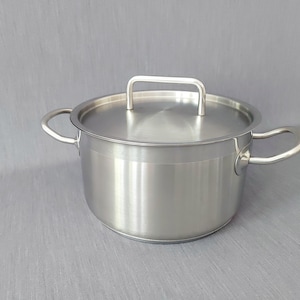 Medelstor kastrull i rostfritt stål med lock, hög kvalitet, 21 cm, 2,5 liter, lämplig för induktionshäll