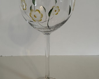 Lenox Balloon Wine Glass: Hand-Painted Yellow Flowers, Etched Design