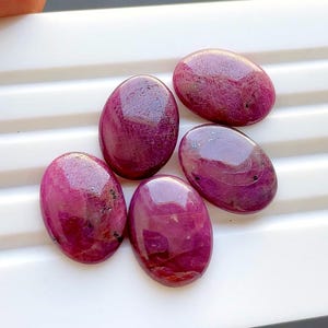 Natuurlijke robijn 13 x 18 mm ovale vorm gladde cabochon edelsteen 6 stuks veel, AAA+ natuurlijke robijn edelsteen ovaal met platte achterkant voor handgemaakte sieraden