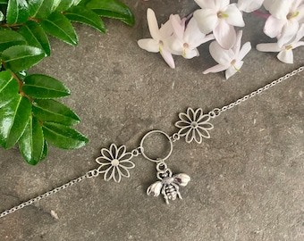 Silver Bee Choker; Coquette Daisy Flower Fairy Necklace; FairyCore Aesthetic Jewelry; Gift for Her