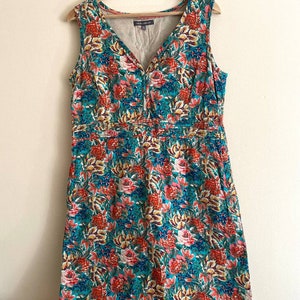 Vintage Laura Ashley floral midi dress of Size 12