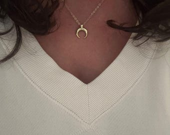 Collar de media luna relleno de oro • Joyería celestial hipoalergénica