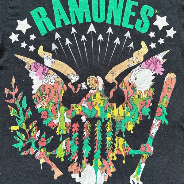 Ramones! Vintage Style Trippy Black Graphic Tee!