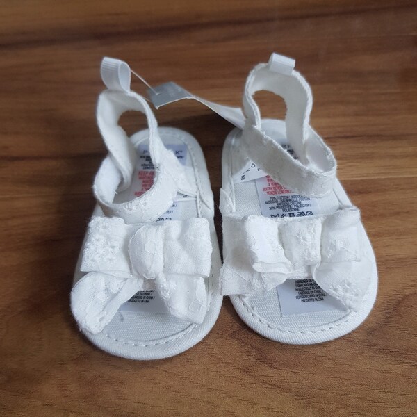 Primark Baby White Sandals With Bows shoes for 6-9 months old size 18 eur 3 USA 2 UK/IRL new