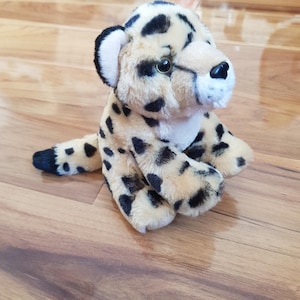 Cheetah Cub Baby Leopard Plush Wild Republic K&M International Stuffed Animal Realistic Soft Toy Rare Mini Cuddlekins Vintage