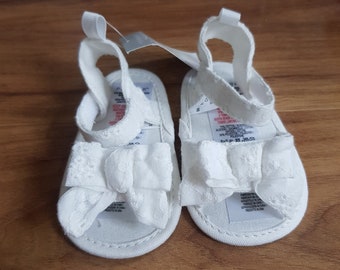 Primark Baby White Sandals With Bows chaussures pour 6-9 mois taille 18 eur 3 USA 2 UK/IRL nouveau