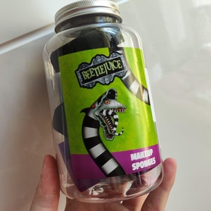 Beetlejuice Makeup Sponges 12 Pack Black Coffins Purple Skulls Sinsay NWT New in Package Make-up Beauty Accessories Halloween