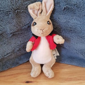 Peter Kanin Plysch Beatrix Potter Flopsy Kanin Mjukisdjur Mondelez UK Gosedjur Röd Jacka Liten Promidea