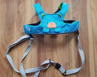 Harnais de sécurité pour enfant Toddlepak Blue Bear Bert avec laisse et rênes de marche détachables et réglables pour tout-petits