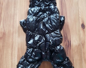 Elegante mono negro para perro talla M, acolchado, traje de nieve, atuendo cálido de invierno para mascotas, perro o gato.